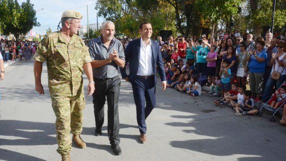 El gobernador Gutiérrez y el intendente Peressini presidieron el acto. Los vecinos&nbsp; tuvieron su día de festejo.