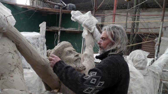 Multicultural y universal. Santana explica que en el Vía Christi trató de representarlo no como un momento histórico, sino para traer el Evangelio a nuestra realidad, a nuestra forma de vida y a nuestra identidad, forjada por el legado de los migran