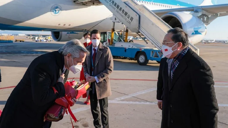 Alberto llegó a China: cómo es su agenda, que incluye reunión con Xi Jinping