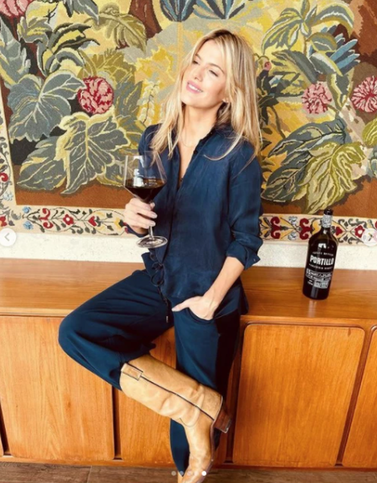 En la casa de Mery del Cerro la madera y los tapices bordados le dan un toque cálido a la decoración.