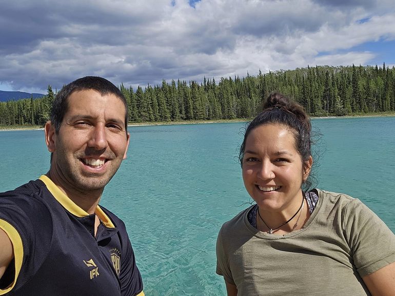 La pareja cipoleña a punto de cumplir su sueño de llegar a Alaska.