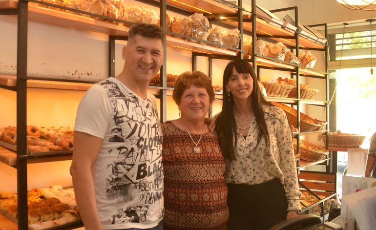 Gustavo, Nélida y Mariela en la casa central de Estación Margus. Créditos: Antonio Spagnuolo
