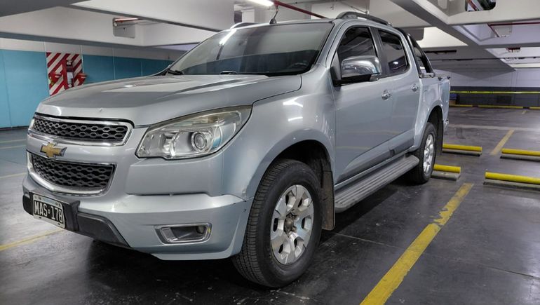 Chevrolet S10 de la Cámara de Diputados que subasta el Banco Ciudad. Chevrolet S10 de la Cámara de Diputados que subasta el Banco Ciudad.