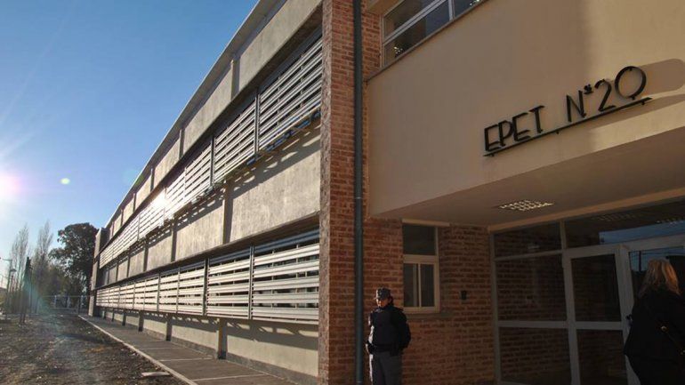 Salió de la escuela y lo asaltaron: Dame el celular o te apuñalo