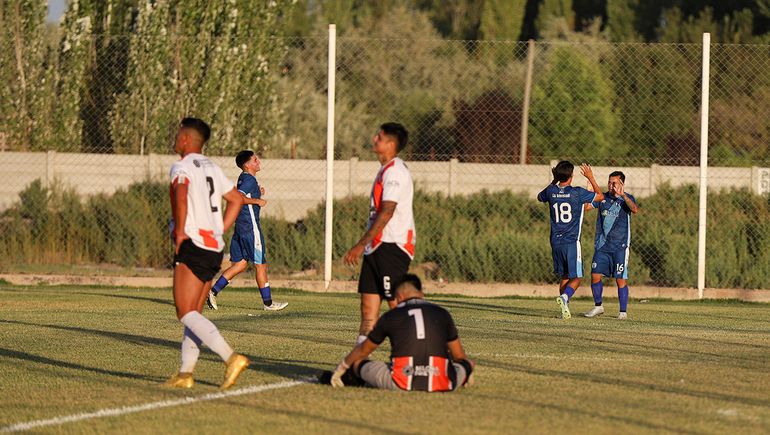 El anfitrión sufrió, pero está en las semis del Regional Amateur. El anfitrión sufrió, pero está en las semis del Regional Amateur.