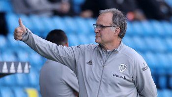 Bielsa puso a un jugador y al rato lo sacó. Bielsa puso a un jugador y al rato lo sacó.
