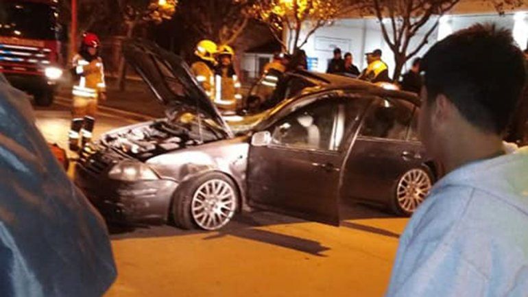 Cipolletti: perdió el control del auto y chocó contra otros dos