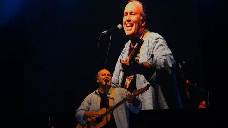 Tras un choque, lo atacaron con un arma y un cuchillo