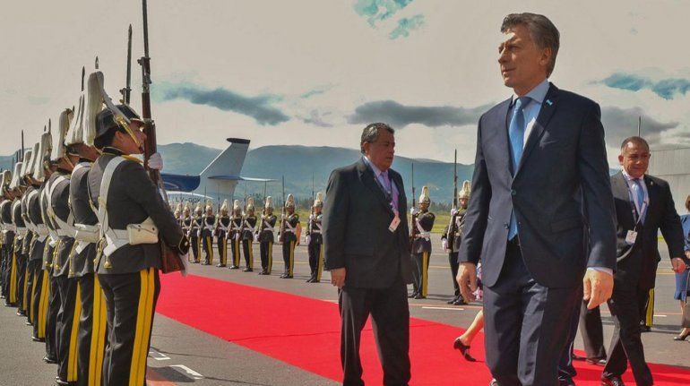 Macri se descompensó en Ecuador y se recuperó con una clásica receta andina