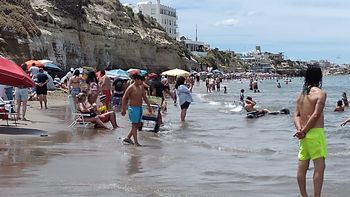 una multitud disfruta del finde largo en las grutas una multitud disfruta del finde largo en las grutas