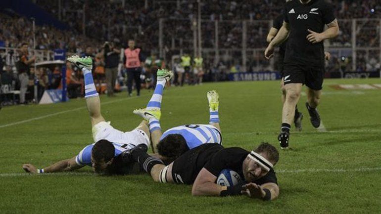 Los Pumas no pudieron contra los All Blacks y perdieron 36-10