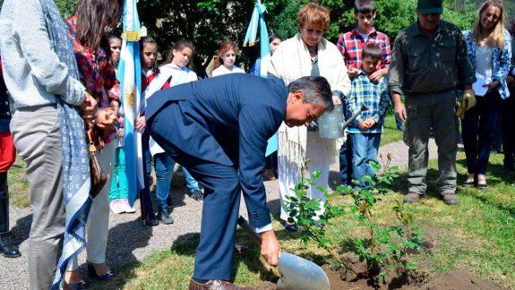 homenajearon a luz sapag en san martin de los andes