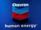 FOTO DE ARCHIVO: El logo de Chevron Corp se ve en su stand en Gastech, la exposición más grande del mundo para la industria del gas, en Chiba. Japón. 4 abril 2017.   REUTERS/Toru Hanai/File Photo