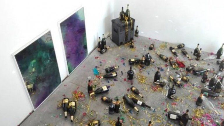 Se confundió y tiro una obra de arte a la basura