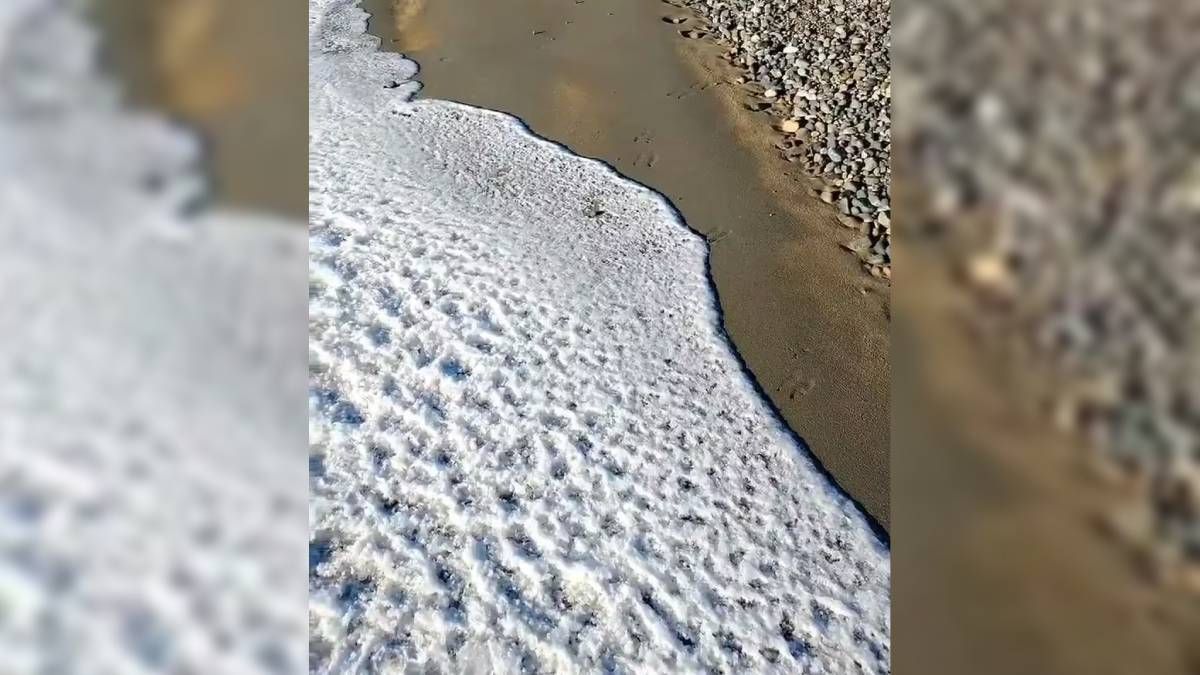 las olas se congelan en el norte de la provincia thumbnail