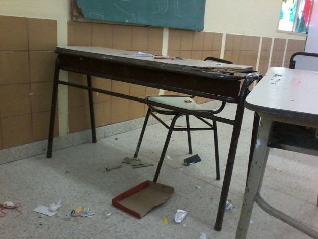 La Escuela 196 no tiene clases por la mugre de las aulas