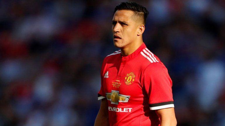 Alexis tuvo que soportar un error del Manchester United.