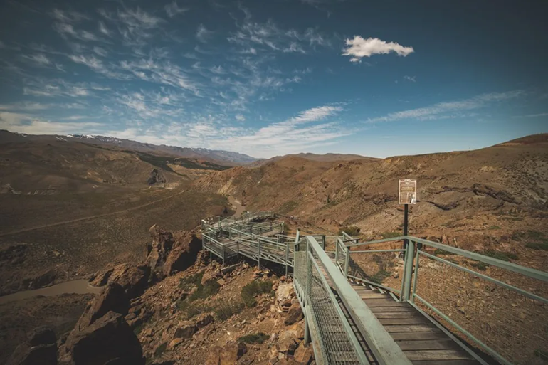Se trata de un balcón natural suspendido a casi mil metros de altura en la Patagonia.