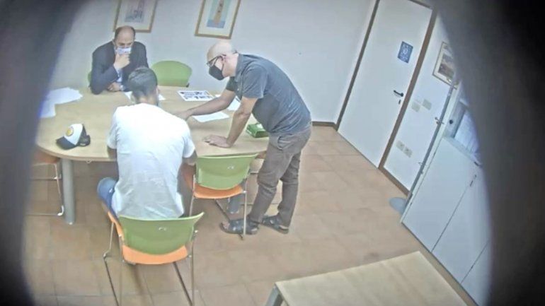 El escandaloso video de Suárez rindiendo italiano con el que se burla de todos