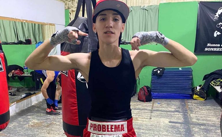 Gaspar, el pibe neuquino que estudia, hace boxeo y junta plata para ir a los Juegos Evita