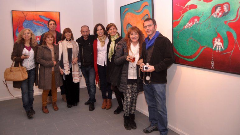 Artistas de la región acompañaron a Matilde Toschi durante la inauguración de su muestra.