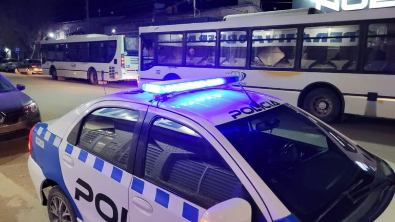 Una pasajera sufrió cortes en la cara. (Foto: Gentileza Centenario Digital) Una pasajera sufrió cortes en la cara. (Foto: Gentileza Centenario Digital)