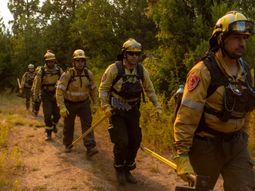 El lunes llegaron brigadisas del NOA para combatir los incendios en Chubut (foto ilustrativa). El lunes llegaron brigadisas del NOA para combatir los incendios en Chubut (foto ilustrativa).