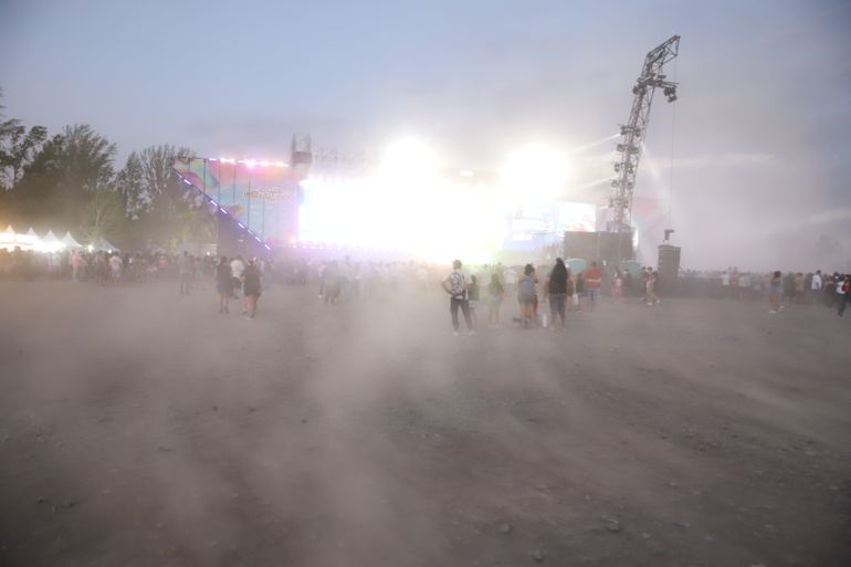 El viento y el polvo en suspensión obligaron a suspender la última noche de la fiesta.