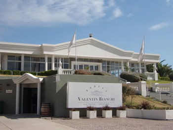 Bianchi tiene 80 cheques rechazados y una deuda financiera de $18.661 millones