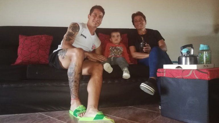 La contención familiar en el triste momento del Rojo
