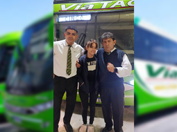 La adolescente de 14 años abordó el colectivo sola, sin embargo los conductores no la dejaron en ningún momento. La adolescente de 14 años abordó el colectivo sola, sin embargo los conductores no la dejaron en ningún momento.