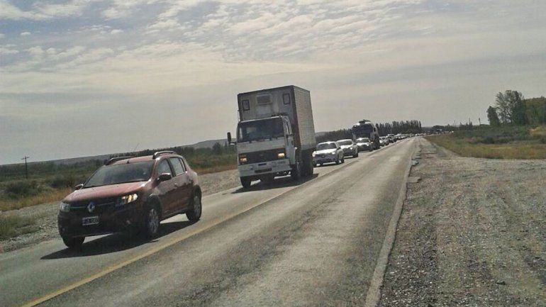 Entre las 8 y las 11 se formaron extensas colas de autos sobre la Ruta 22.