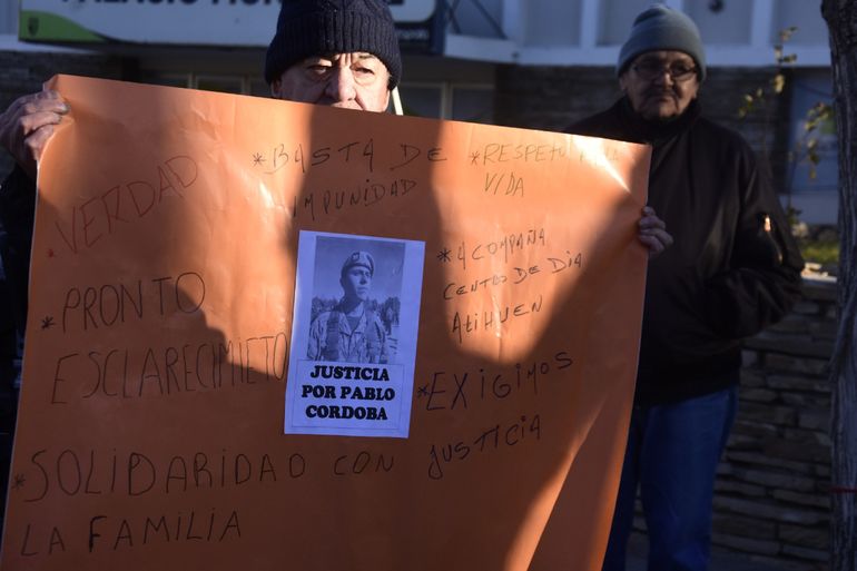 La familia del soldado Pablo Córdoba exige que la causa por homicidio avance. La familia del soldado Pablo Córdoba exige que la causa por homicidio avance.
