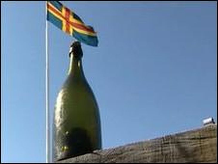 Se estima que sea champán Veuve Clicquot producido hace más de 200 años. Se estima que sea champán Veuve Clicquot producido hace más de 200 años.