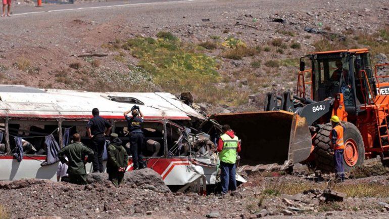 El hombre manejaba el micro que volcó en Mendoza y mató a tres chicos.