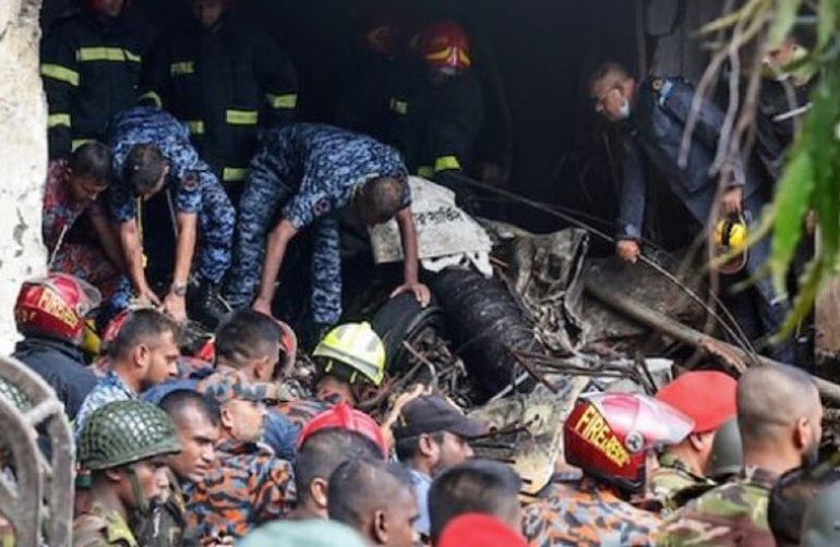 Qué se sabe del avión militar que se estrelló contra una escuela de Bangladesh y mató a más de 30 personas Qué se sabe del avión militar que se estrelló contra una escuela de Bangladesh y mató a más de 30 personas