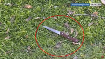 El cuchillo hallado por el periodista en Palermo. Podría ser el arma con el que apuñalaron al ingeniero Barbieri. El cuchillo hallado por el periodista en Palermo. Podría ser el arma con el que apuñalaron al ingeniero Barbieri.