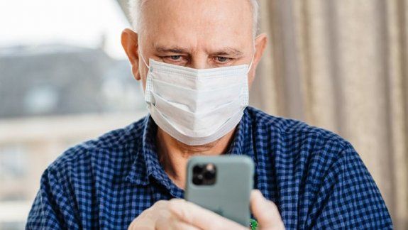 Ahora podés desbloquear tu iPhone usando barbijo