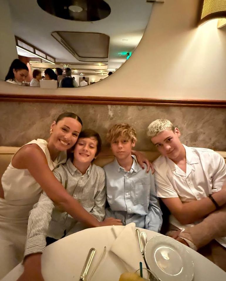 Pampita, a través de instagram, festejando su cumpleaños junto a sus hijos. Pampita, a través de instagram, festejando su cumpleaños junto a sus hijos.