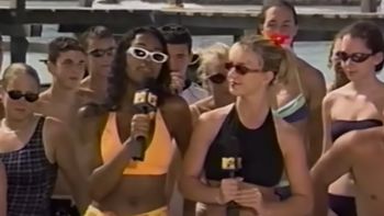 Ananda Lewis junto a Britney Spears, una de las celebridades que entrevistó para MTV.