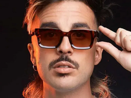 El influencer compuso La cuarta estrella. El influencer compuso La cuarta estrella.