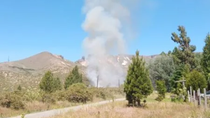incendio forestal amenaza la zona del aeropuerto de chapelco y se despliega un amplio operativo incendio forestal amenaza la zona del aeropuerto de chapelco y se despliega un amplio operativo
