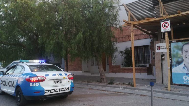 Adolescentes robaron la caja registradora de un local, quisieron escapar y los atraparon