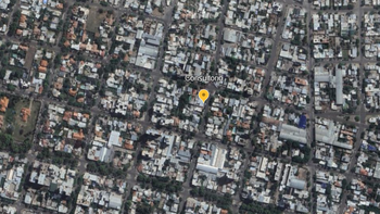 El sector cercano al centro de Cipolletti donde se produjo el conflicto. Las fotos sateliales muestran el tamaño del árbol que generó la controversia. | LM Neuquen El sector cercano al centro de Cipolletti donde se produjo el conflicto. Las fotos sateliales muestran el tamaño del árbol que generó la controversia.