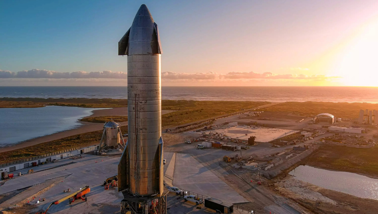 SpaceX prepara ensayo y vuelo de prueba de un supercohete