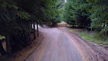 La estrecha calle de Villa La Angostura donde se produjo el intento de abuso. La estrecha calle de Villa La Angostura donde se produjo el intento de abuso.