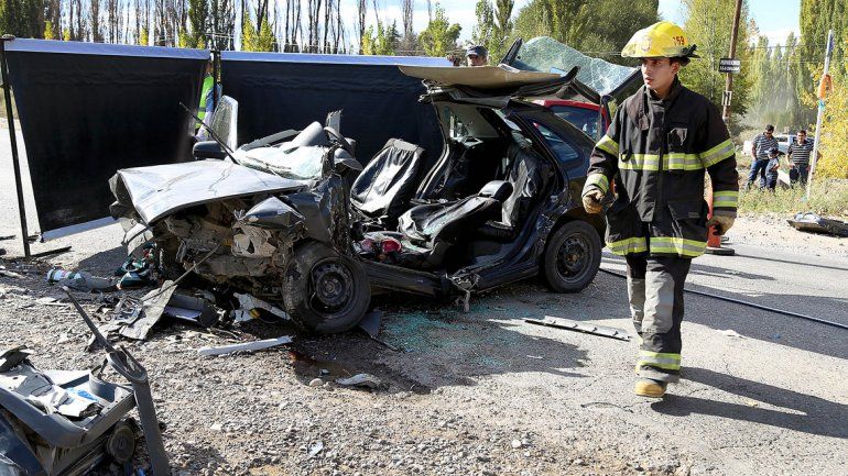Dos mujeres resultaron heridas tras un impresionante choque frontal en Centenario