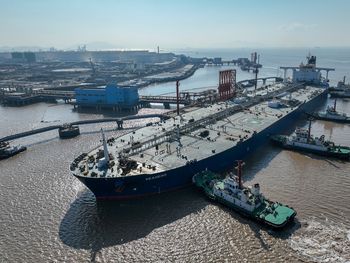 Imagen de archivo de un petrolero en una terminal de la isla Waidiao en Zhoushan, China. China Daily vía Reuters