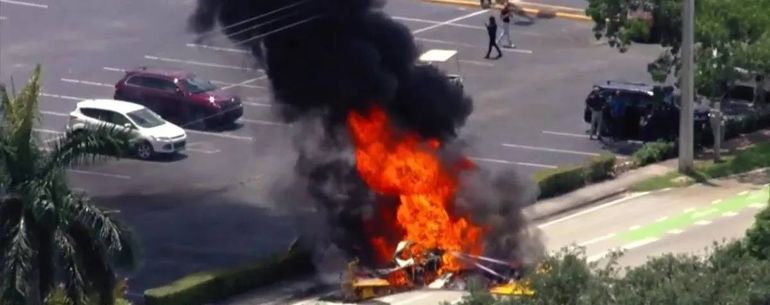 Video impactante: se estrelló una avioneta en Hollywood