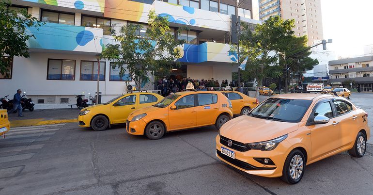 Ante la protesta de los taxistas, la Municipalidad reiteró que UBER está prohibido